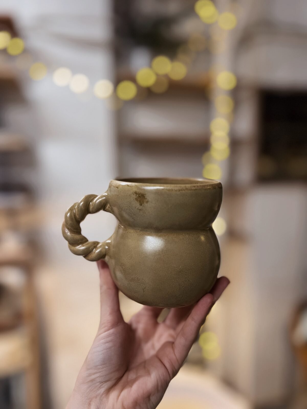 Taza crema trenzada