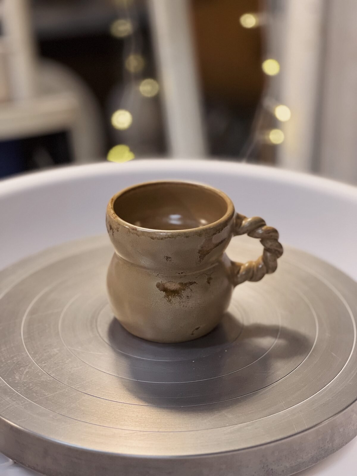 Taza crema trenzada