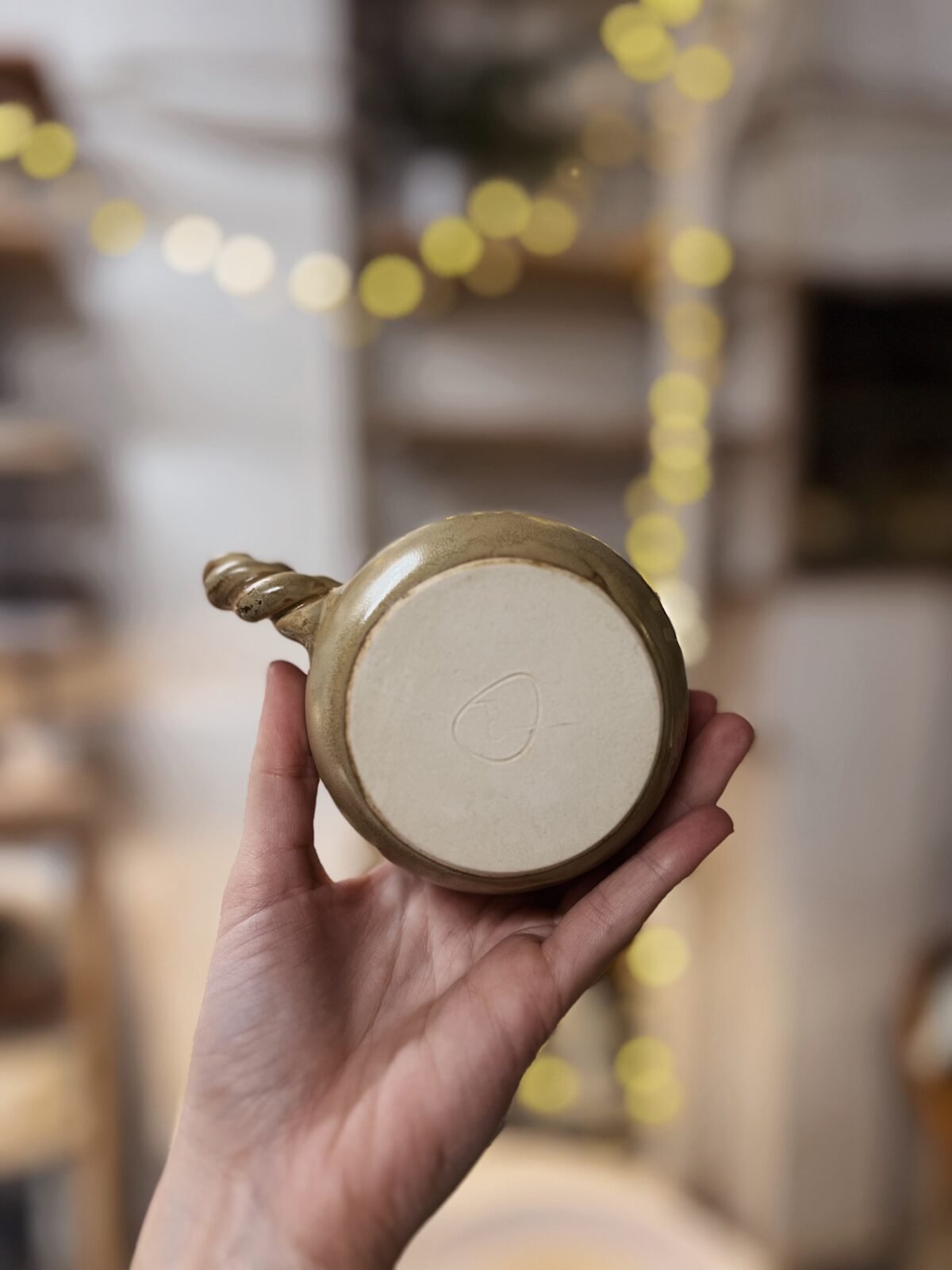 Taza crema trenzada