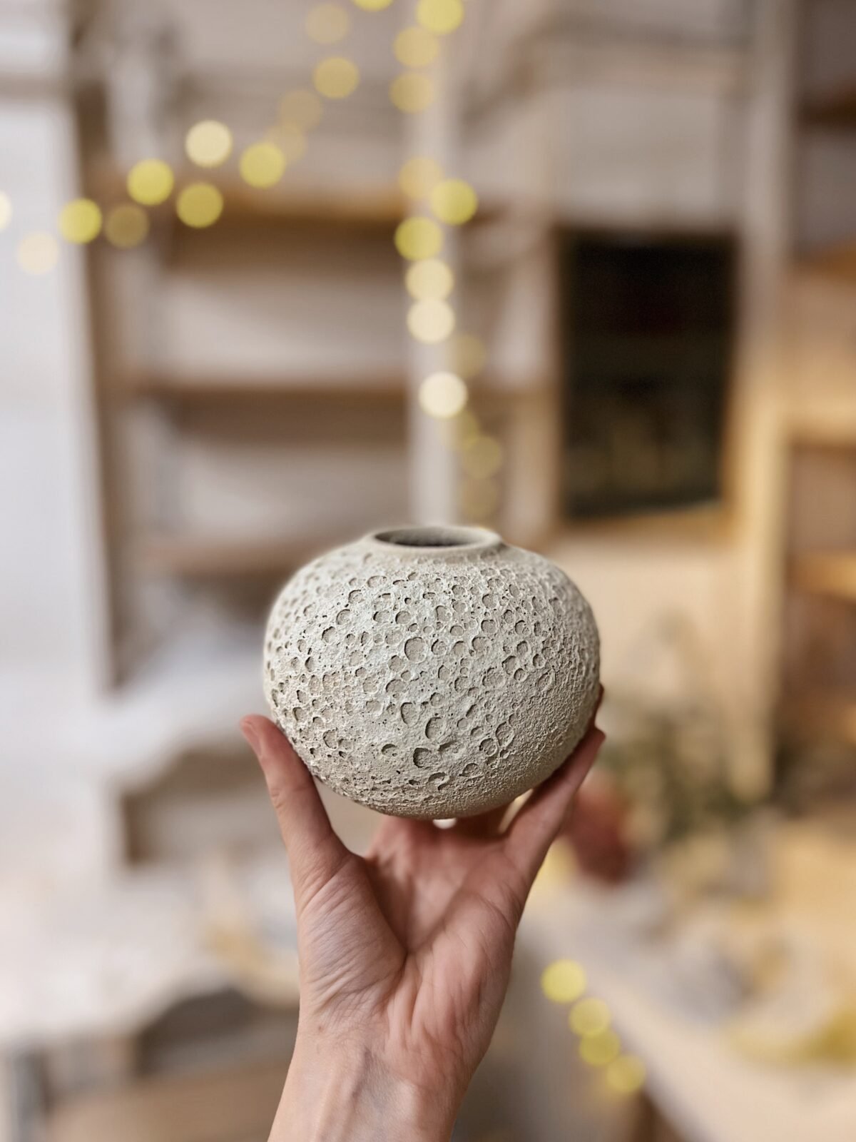 Jarron white moon mini