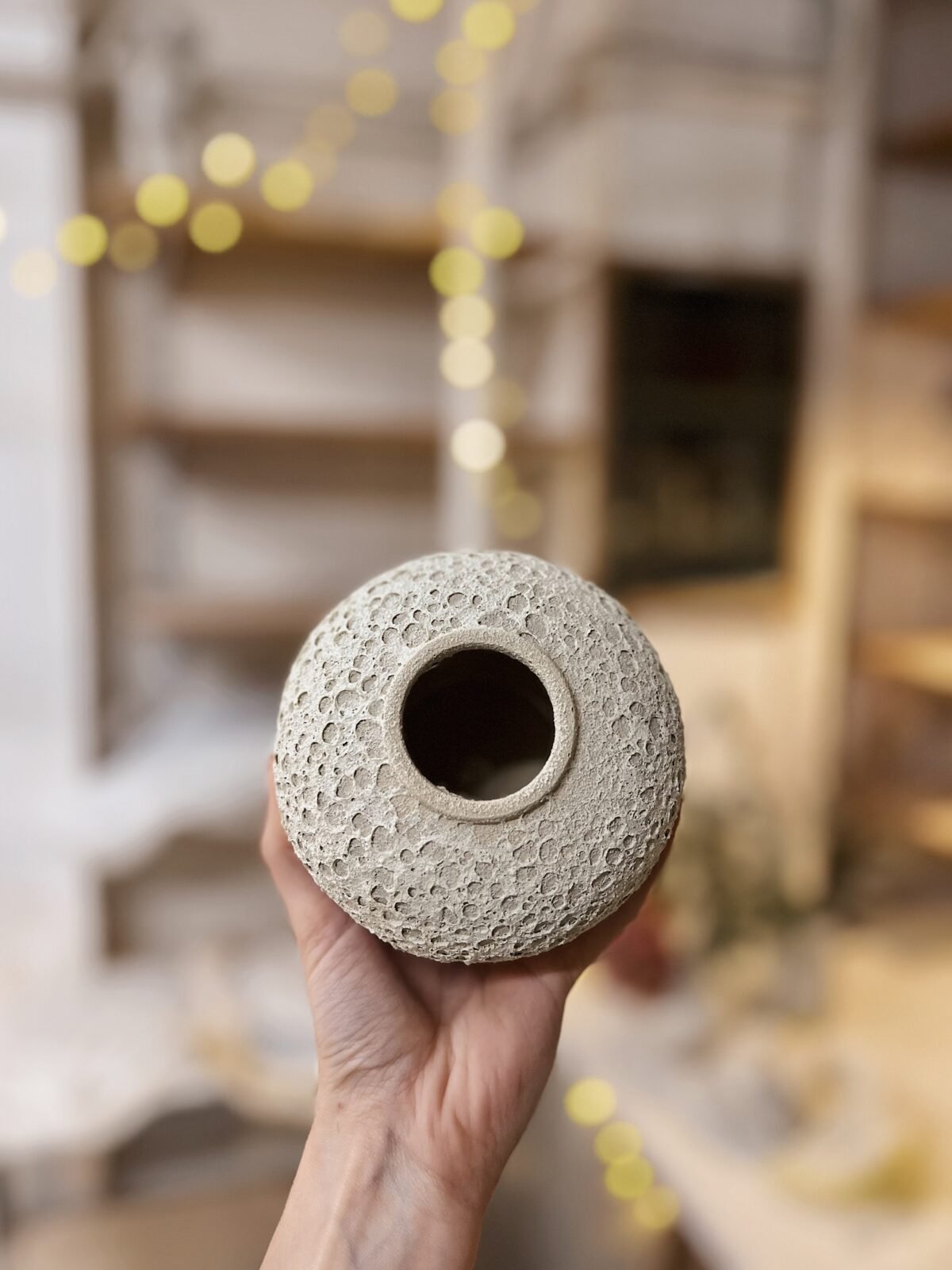 Jarron white moon mini