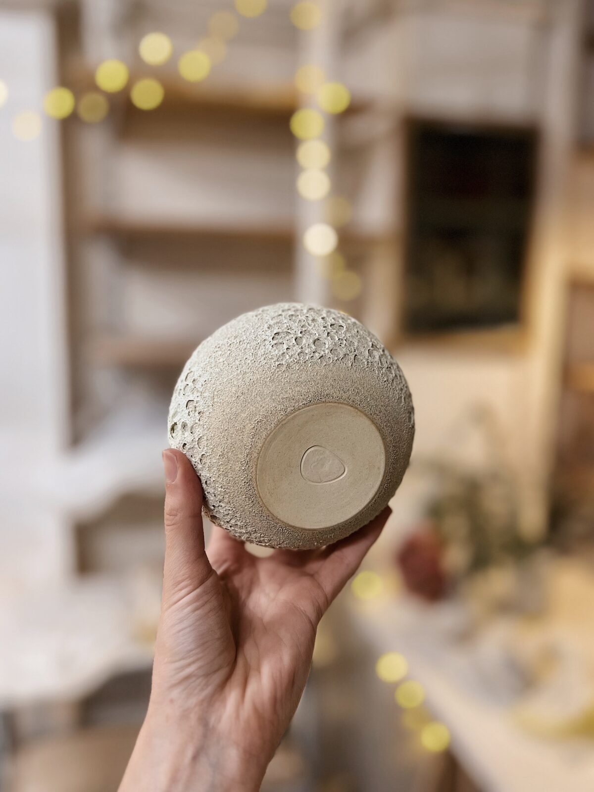 Jarron white moon mini