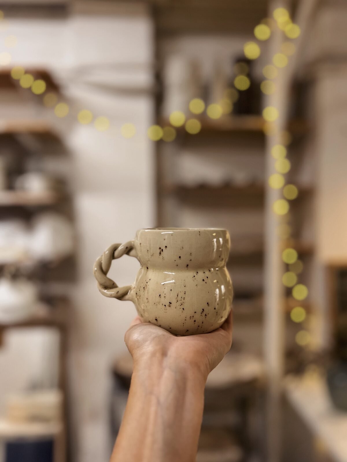 Taza white sky 02