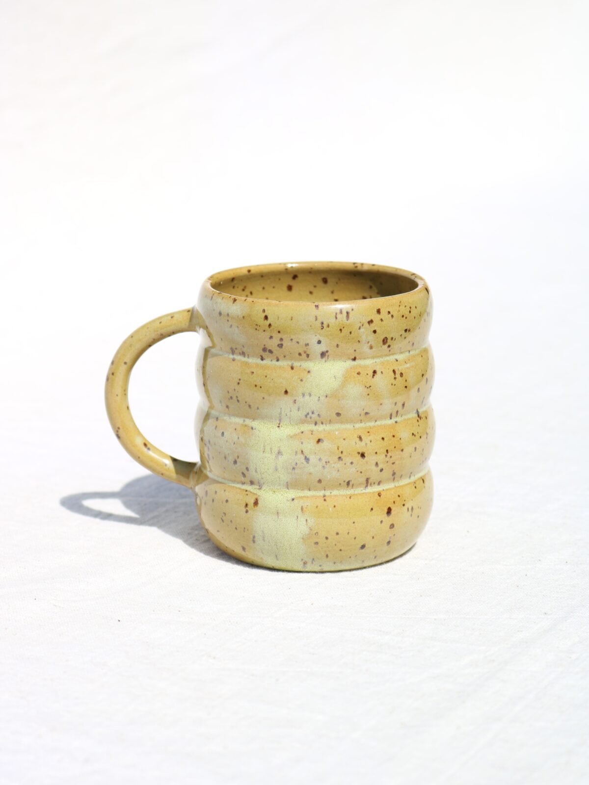 Taza wavy avocado