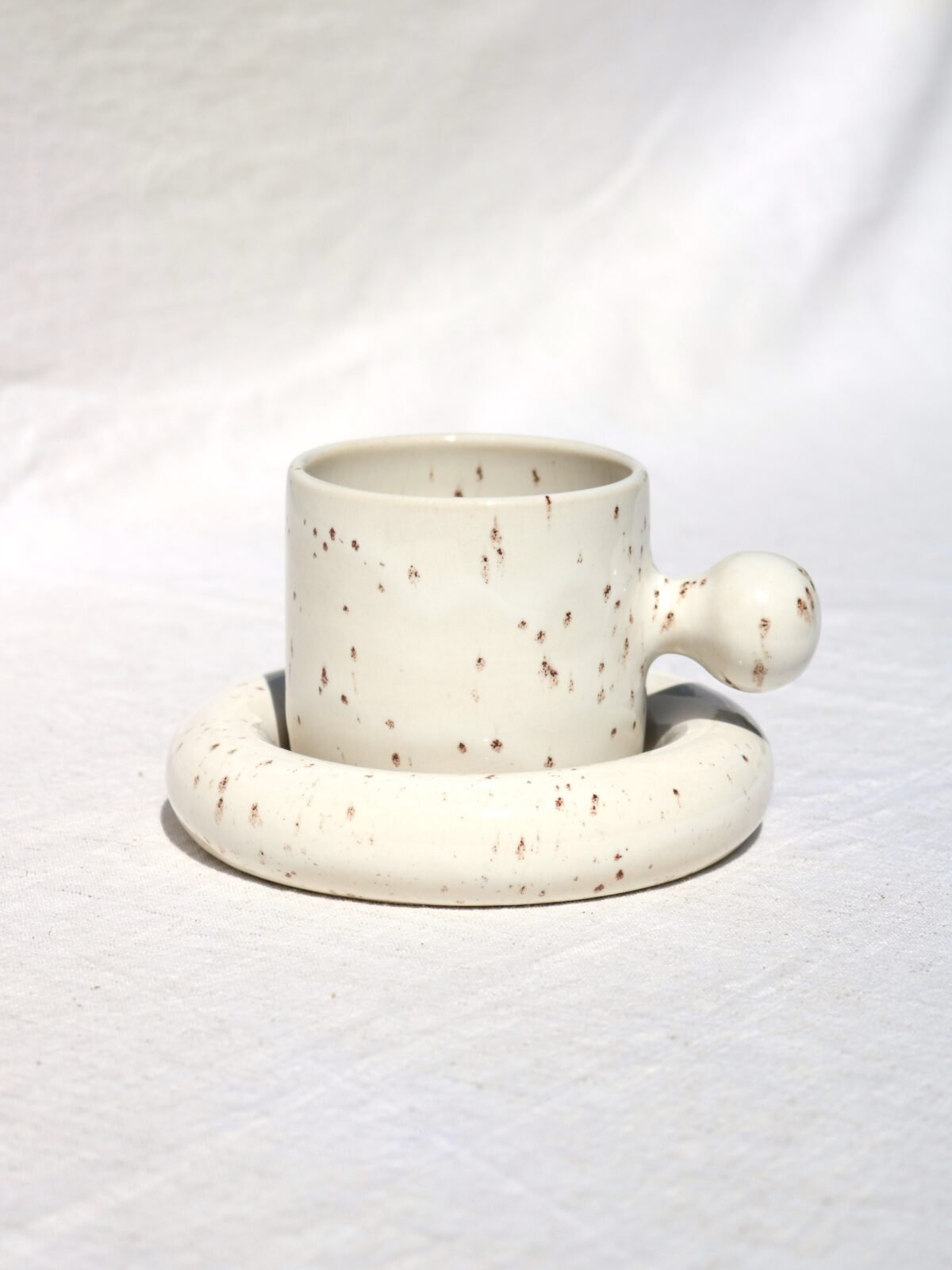 Taza white button 02