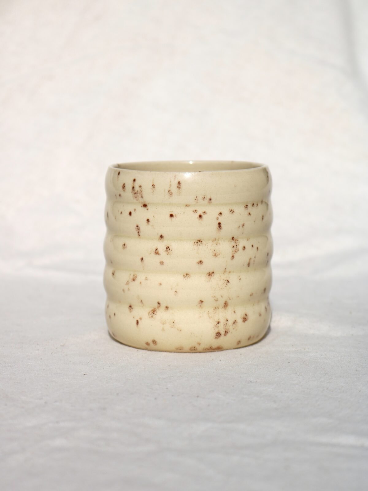 Vaso wavy white sky